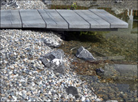 Gartenteich-Steg aus Betondielen in Holzoptik in Leutkirch